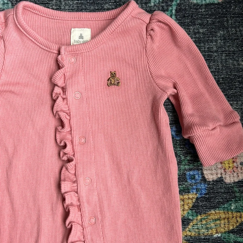 Baby Gap First Favorites Pink Ribbed Ruffle One-Piece Pajamas, Size 0-3 Months